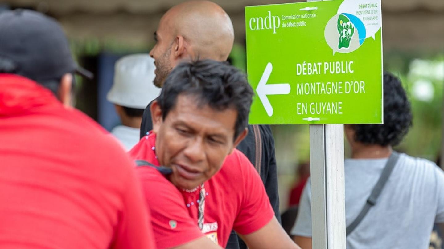 Participants au débat public organisé par la CNDP en Guyane sur le projet Montagne d'Or