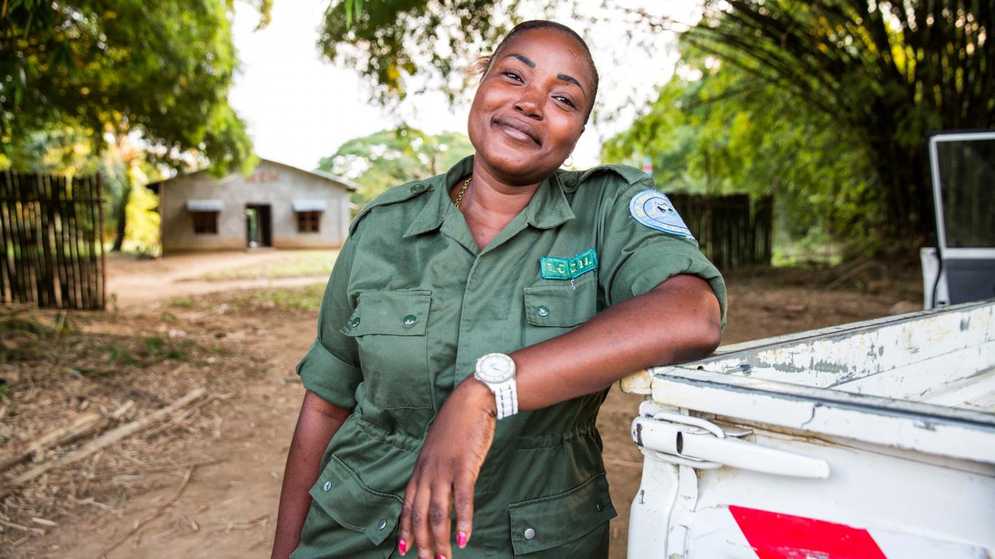 Ewing Lopogo, conservationniste de l'Insitut Congolais pour la Conservation de la Nature et écogarde en charge du secteur de Monkoto dans le parc national Salonga, en République Démocratique du Congo