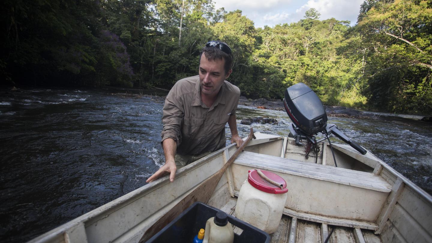 Laurent Kelle, responsable du territoire Guyane au WWF, durant la mission Jaguar Guyane