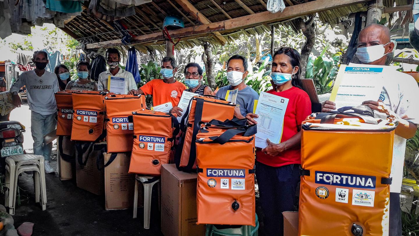 Livraison de glacières Fortuna aux pêcheurs de Bicol