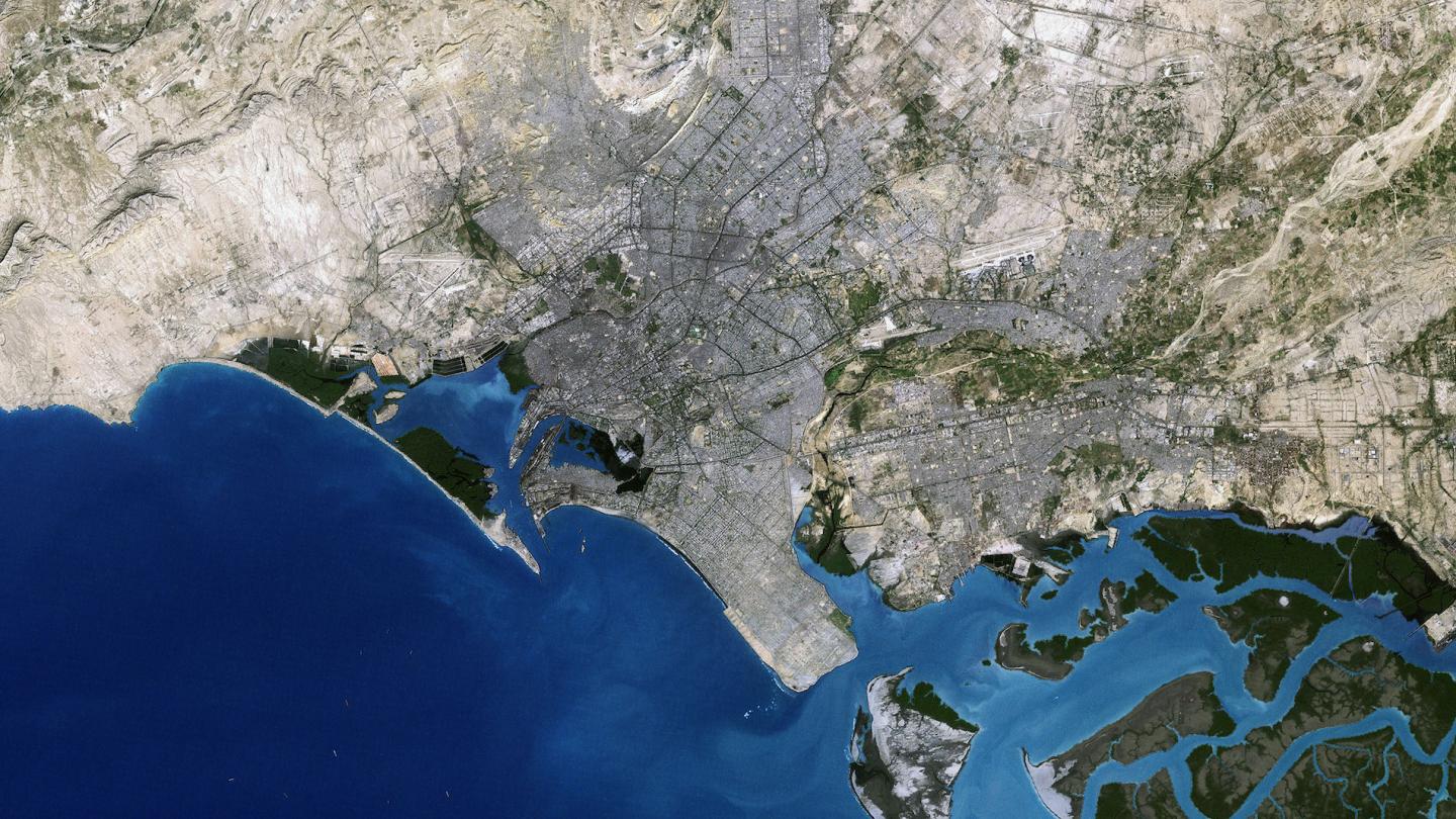 Vue satellite du delta de l'Indus (visible en bas à droite)