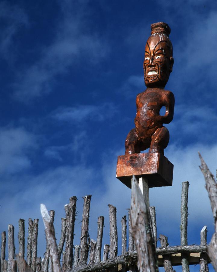 Sculpture sur bois Maori en Nouvelle-Zélande
