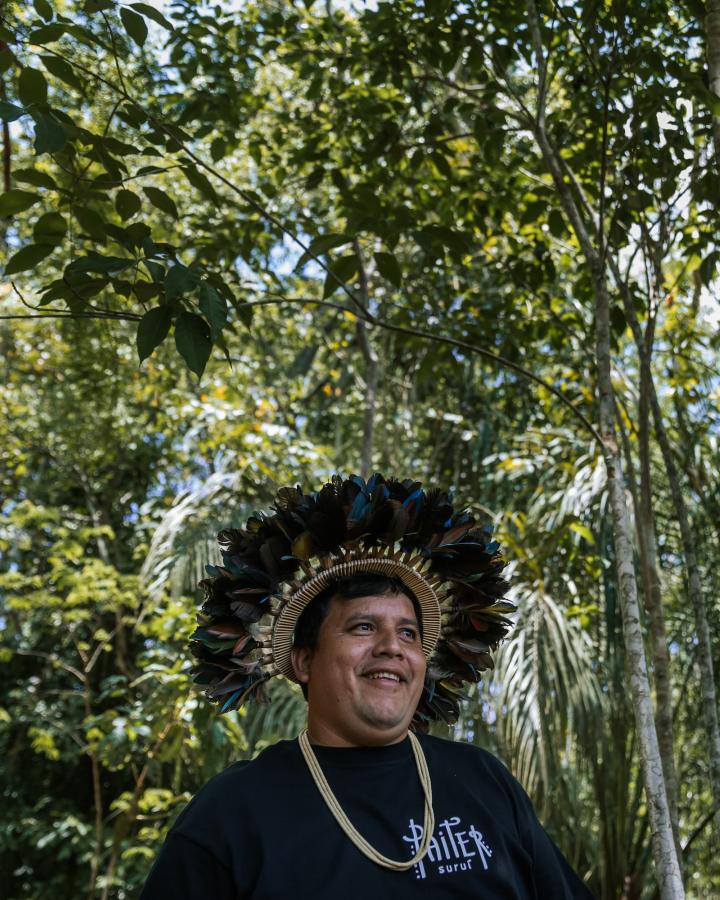 Clederson Mopibgar Messias Suruí, membre du peuple Paiter Suruí, à Sete de Setembro, Rondônia, Brésil