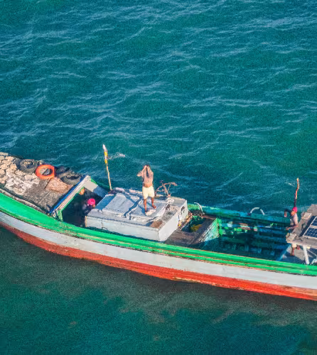 bateau de pêche illégale en Guyane