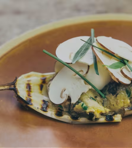 Recette aubergine farcie au caviar et son oeuf mollet